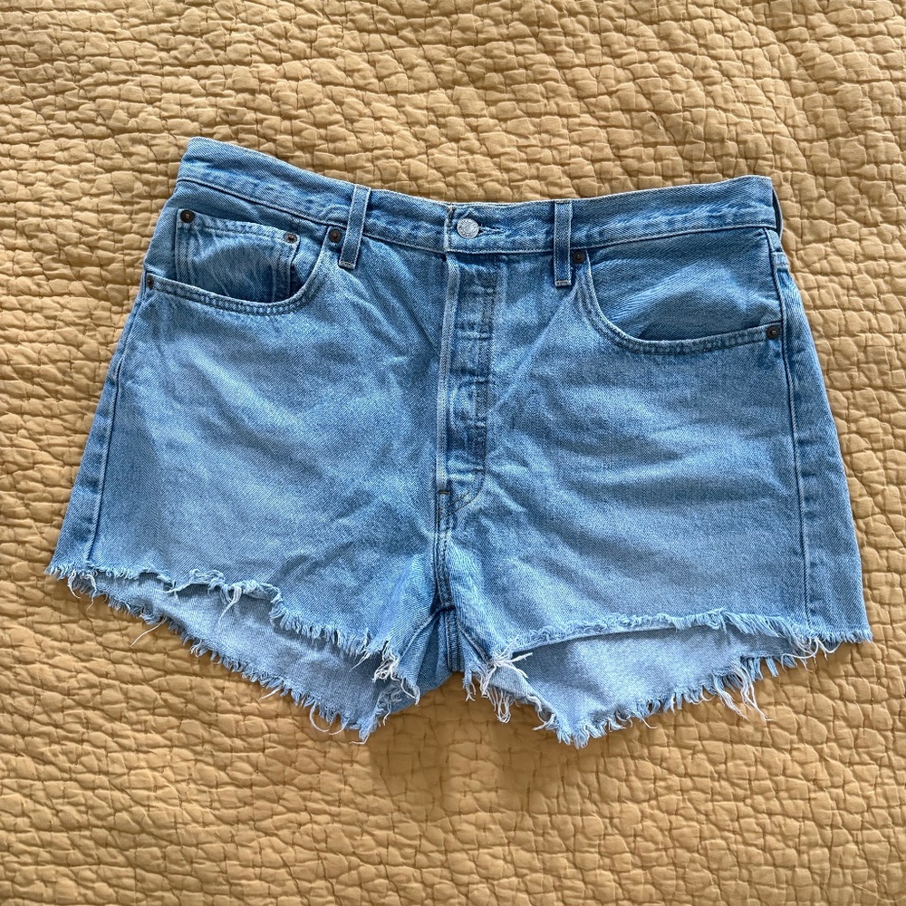Levi’s 501 Denim Cut Off Women’s Shorts, size 32
